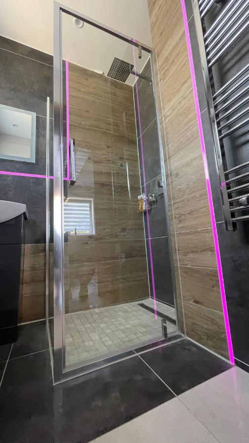 #4 Tgha Luxury One Bedroom Apartment In Athlone Exteriör bild