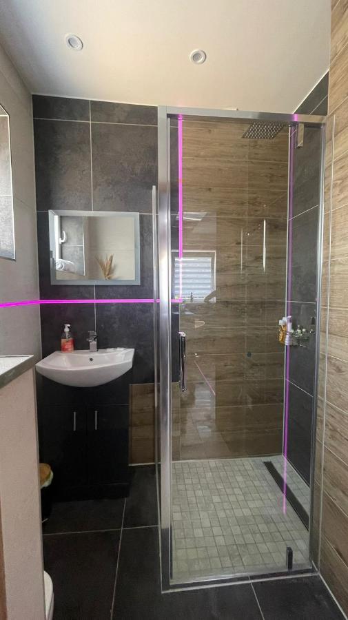 #4 Tgha Luxury One Bedroom Apartment In Athlone Exteriör bild
